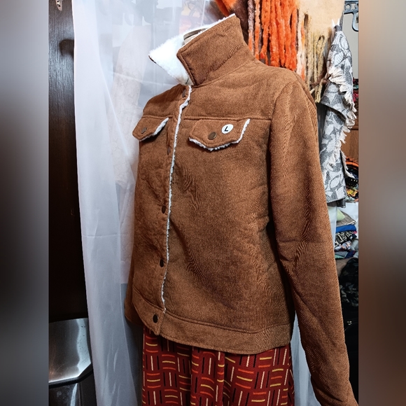 New-Woman corduroy / shearling Jacket with pockets. - Picture 2 of 6